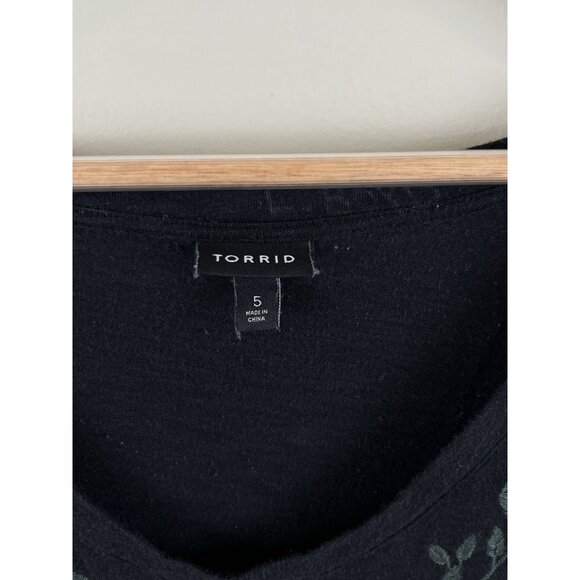 Torrid Women’s Plus Size Embroidered Top Floral Short Sleeve Sz 5X Modal Blend - Picture 2 of 8